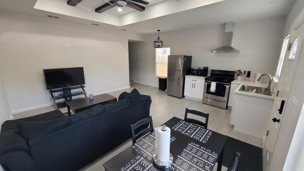 Appartamento The House With The Blue Door. McAllen Esterno foto